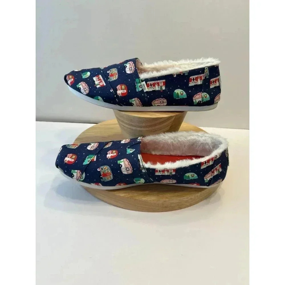 Toms Christmas Vintage Trailers Campers holiday lights fuzzy Shoes Women's 10 - Picture 2 of 5
